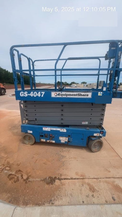 2019 Genie GS-4047 Folding rails with half height swing gate