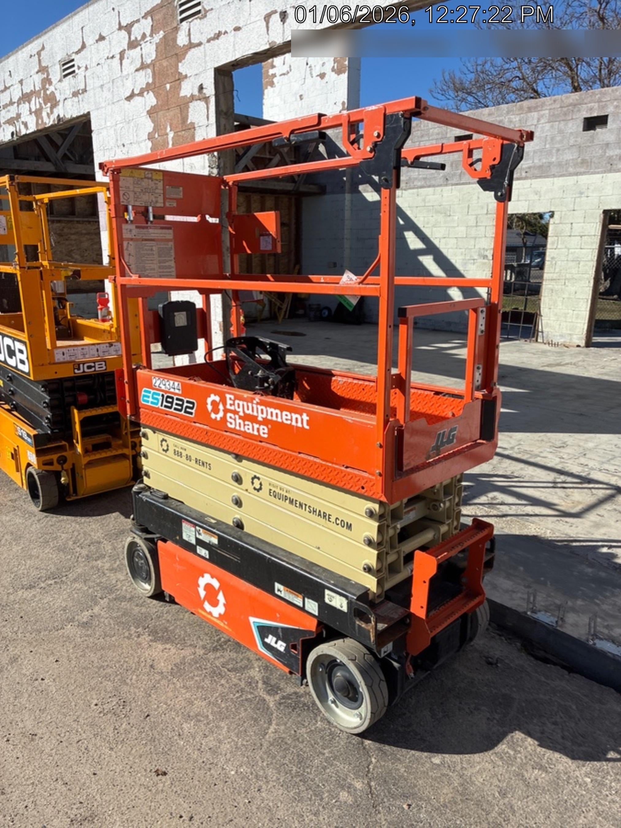2022 JLG ES1932