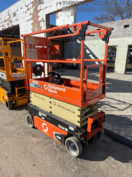 2022 JLG ES1932