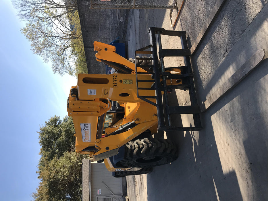 2018 Genie GTH-844 Genie GTH-844 w/Open ROPS, Solid Tires, beacon/work lights, 60" carriage/forks