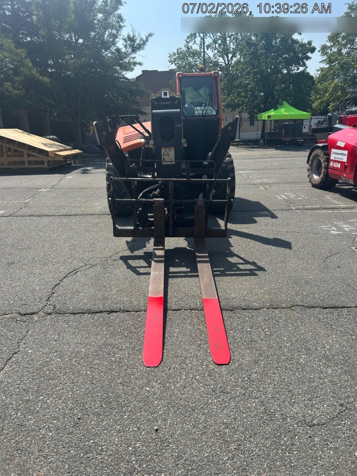 2021 JLG 1075
