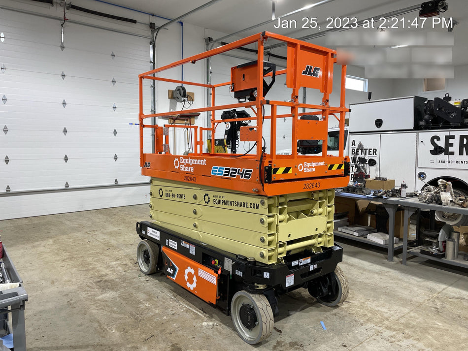 2022 JLG ES3246
