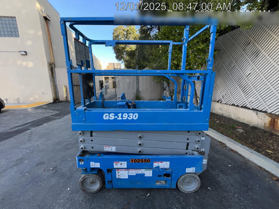 2020 Genie GS-1930 Solid Non Marking Tires, Beacon, Folding rails with half height swing gate, 800W Inverter