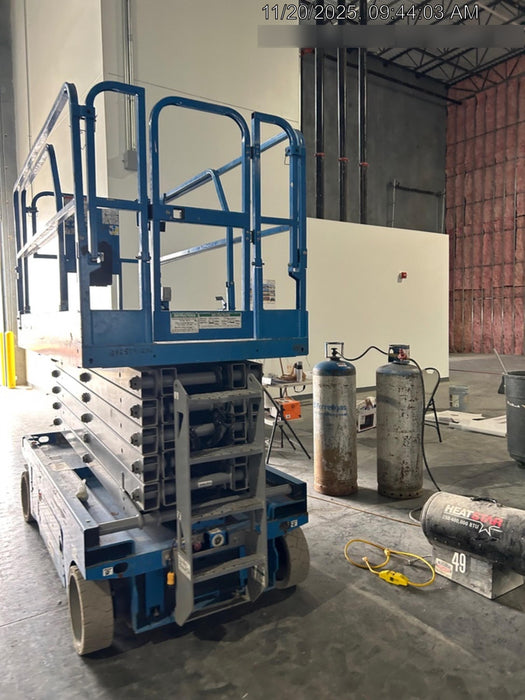 2019 Genie GS-4047 Folding rails with half height swing gate