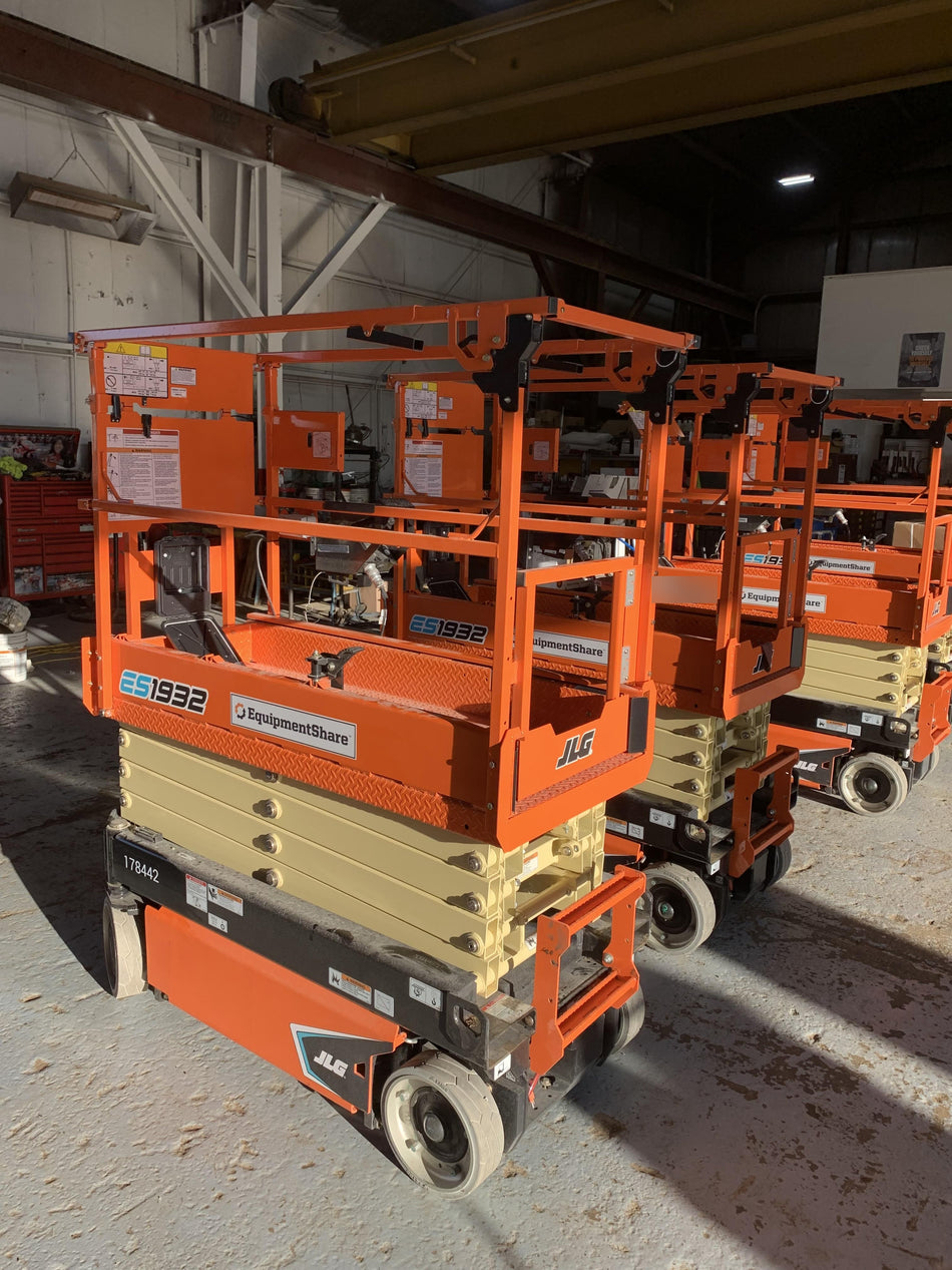 2021 JLG ES1932