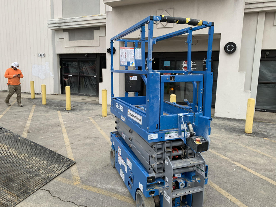 2020 Genie GS-1930 Solid Non Marking Tires, Beacon, Folding rails with half height swing gate, 800W Inverter