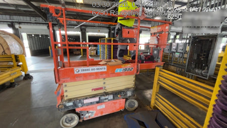 2021 JLG ES1932