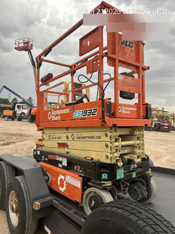 2022 JLG ES1932