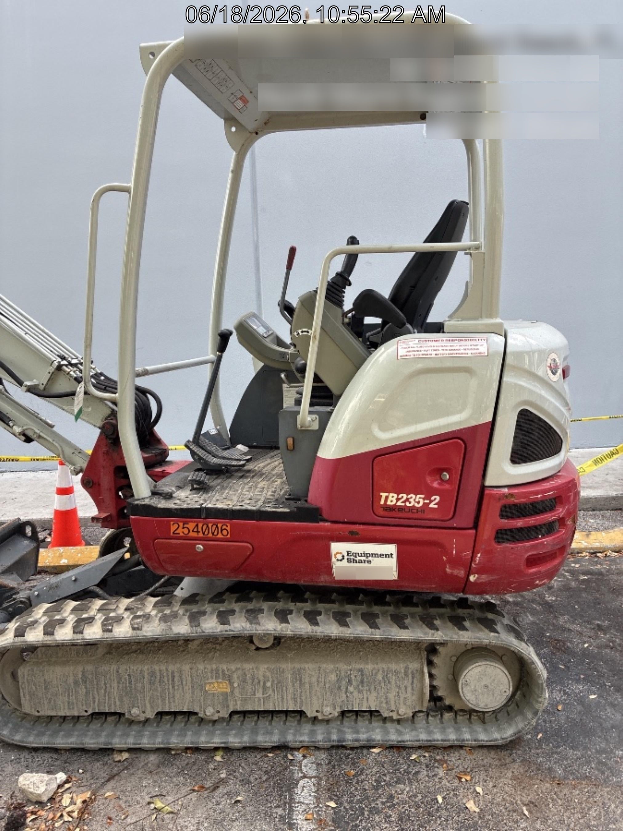 2022 TAKEUCHI TB235-2R