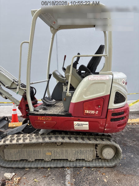 2022 TAKEUCHI TB235-2R