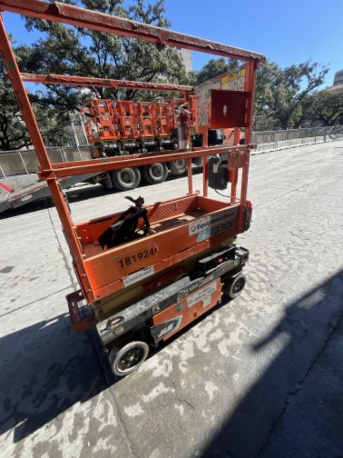2021 JLG ES1330L