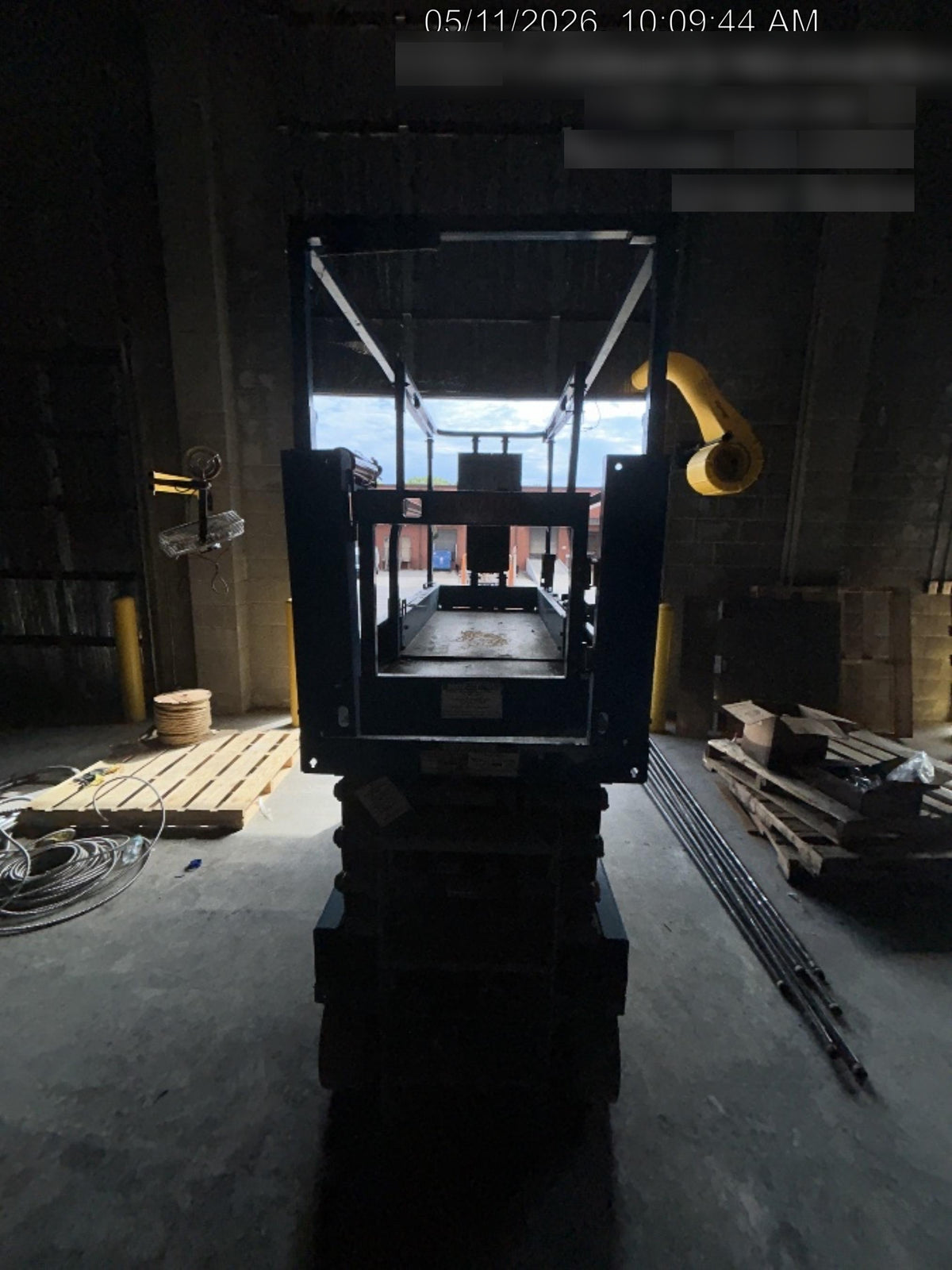 2019 Genie GS-2632 Folding rails with half height swing gate