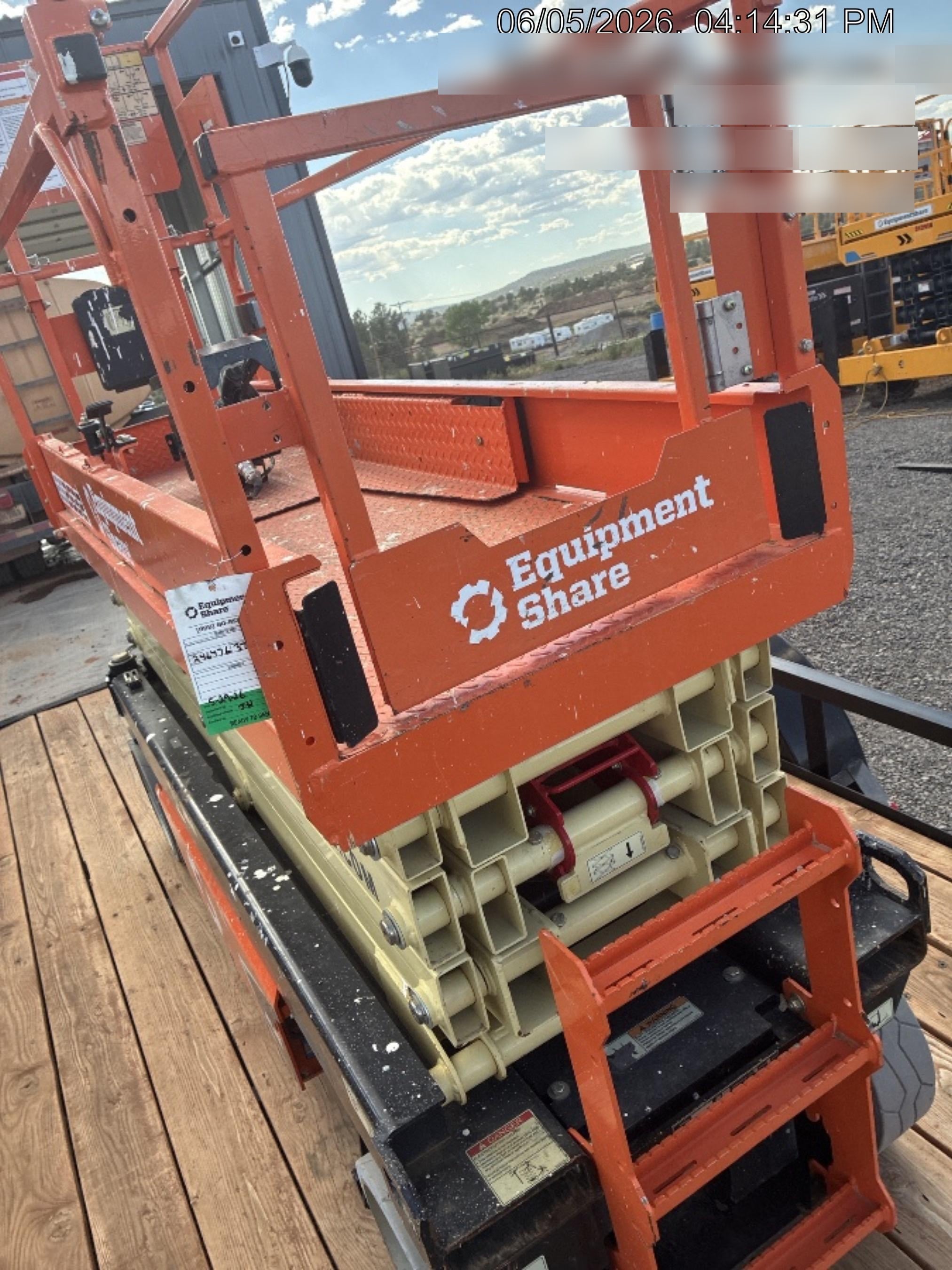 2022 JLG ES2632