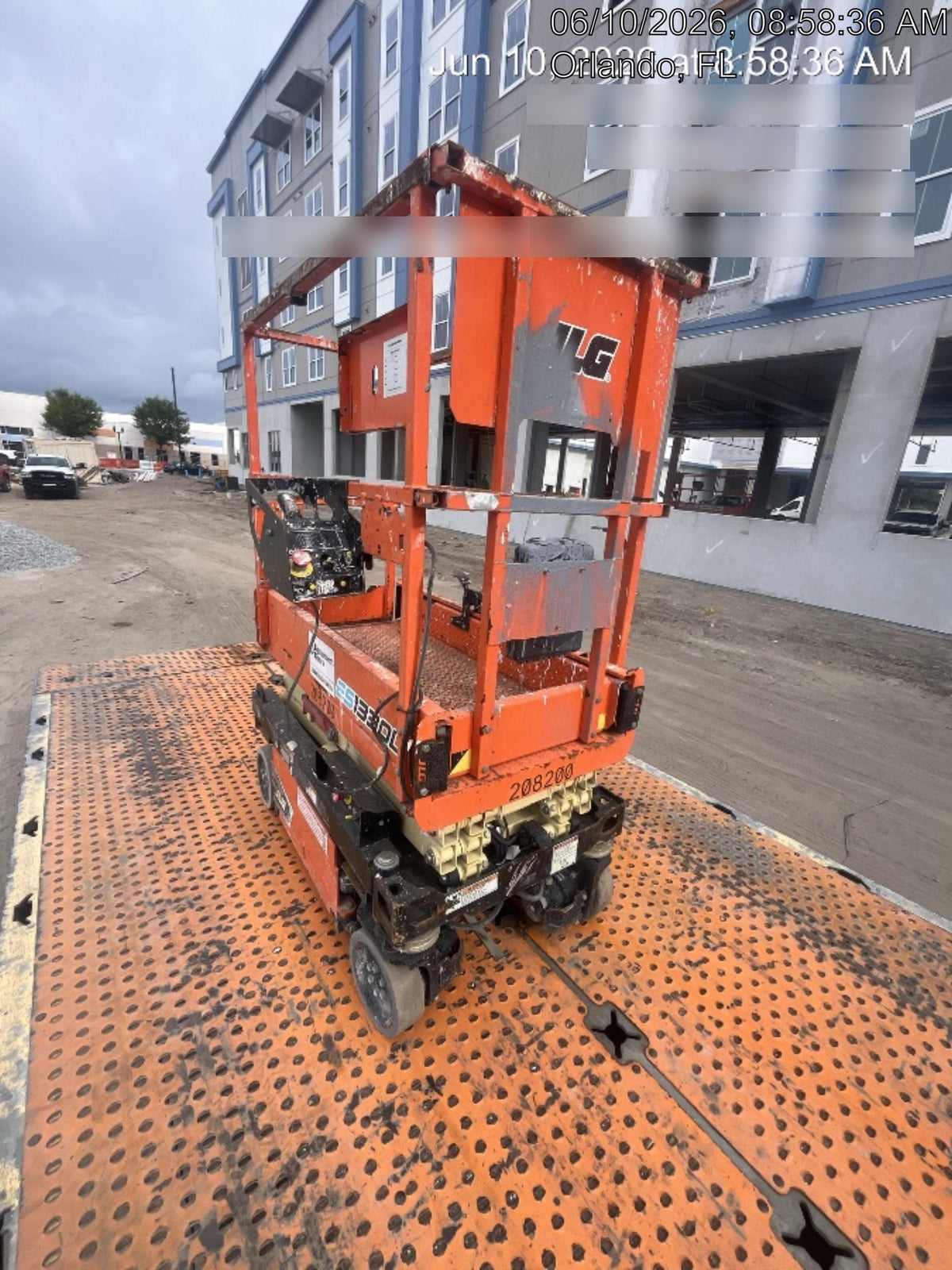 2022 JLG ES1330L