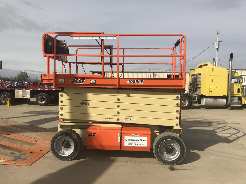 2019 JLG 4069LE