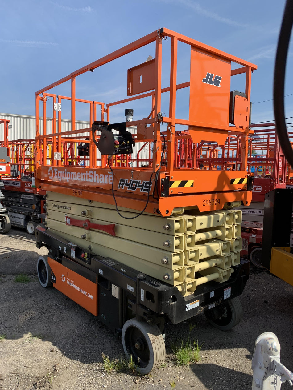 2023 JLG R4045