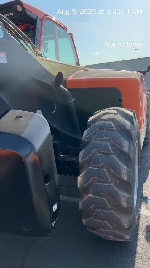 2025 JLG 1732