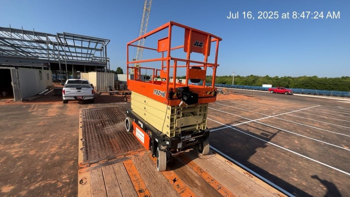 2021 JLG R3246