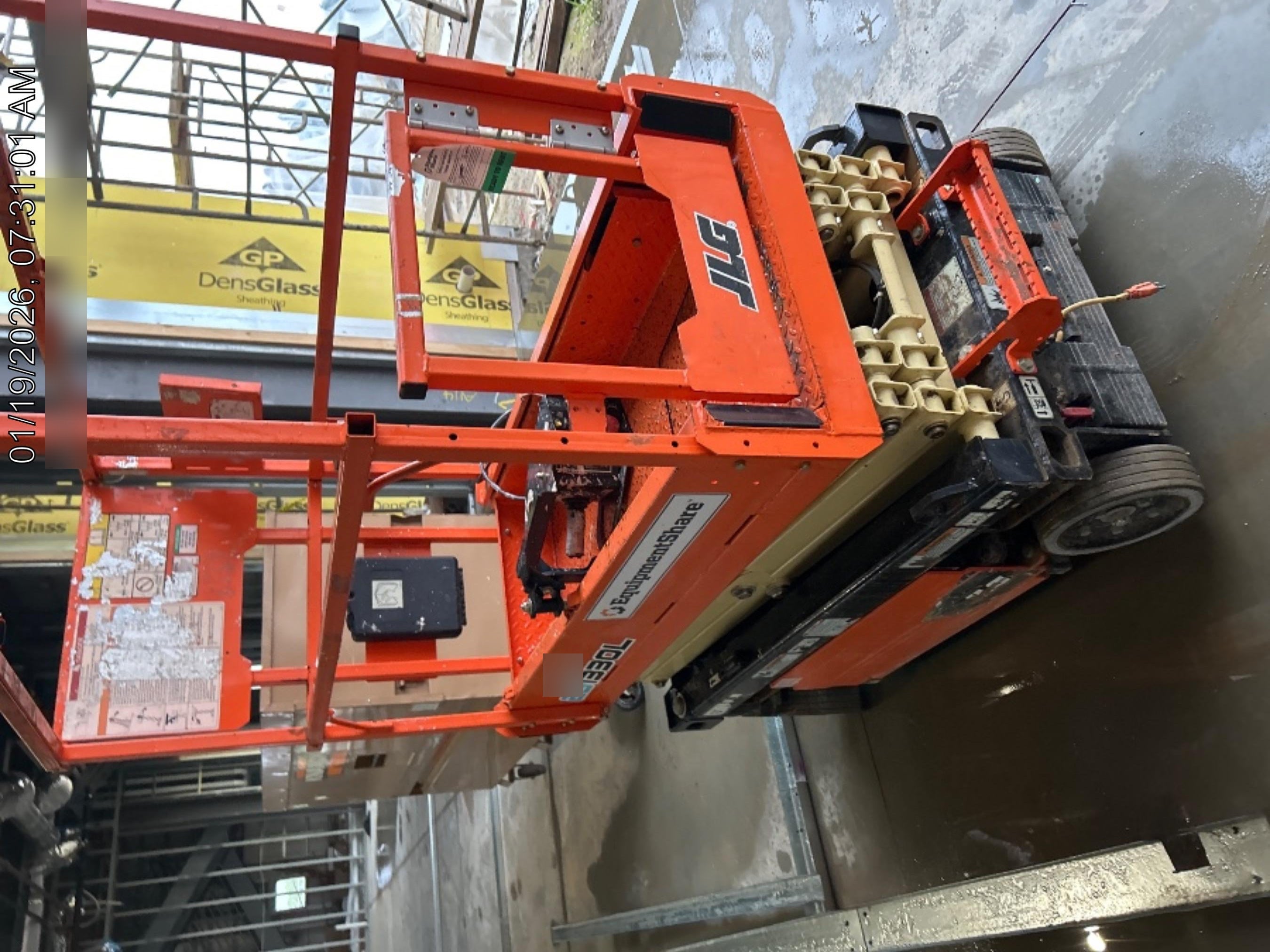 2021 JLG ES1330L