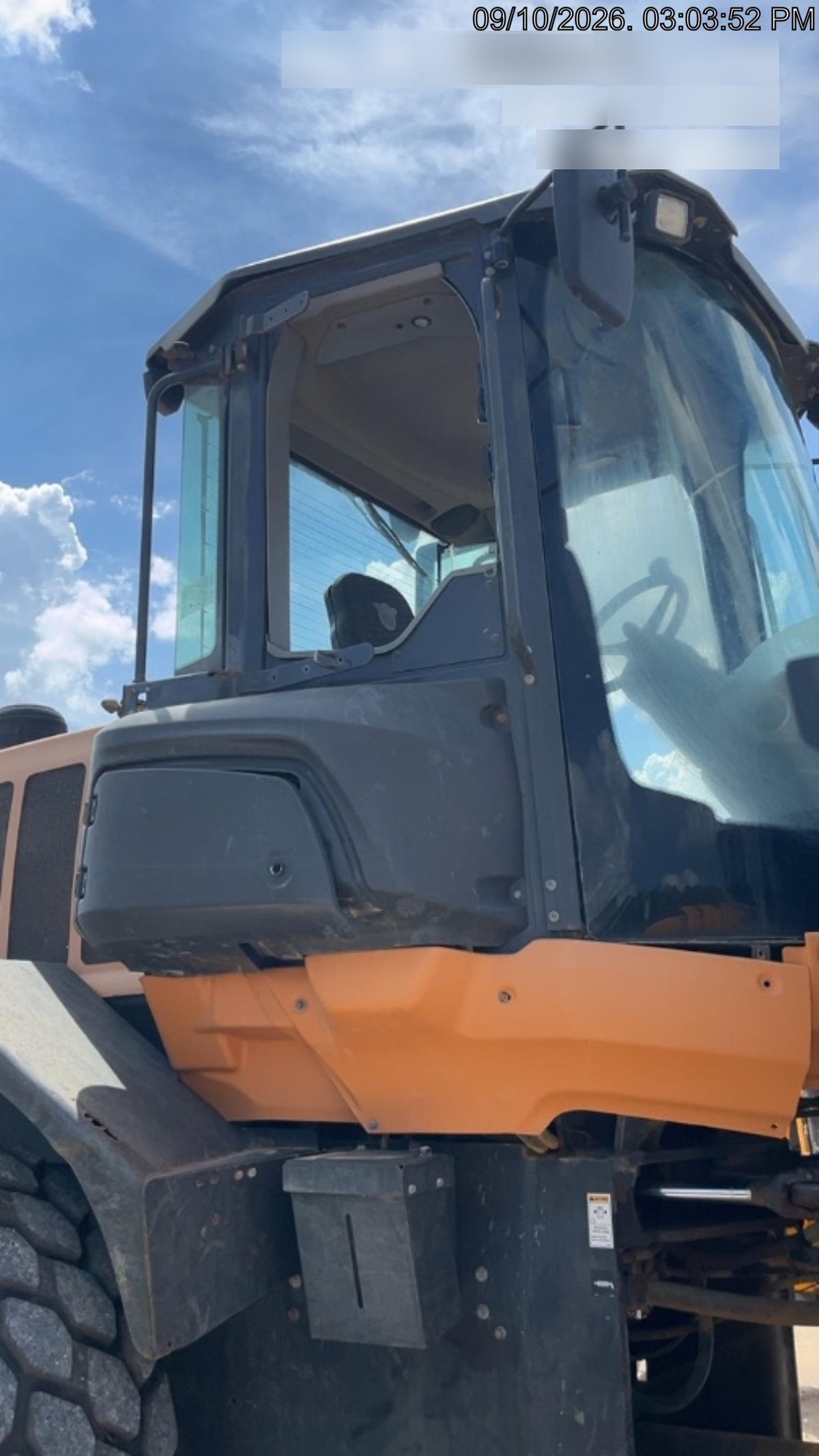 2017 Case 821G CLOSED CAB, JRB 418 STYLE HYD COUPLER