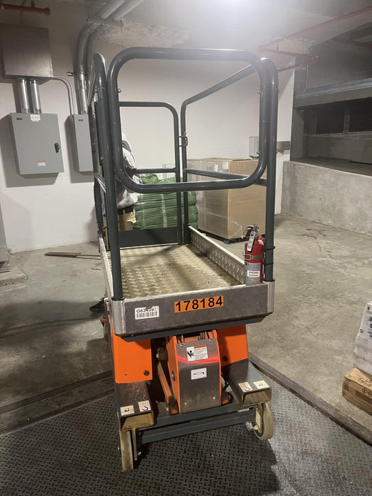 2021 JLG 1030P