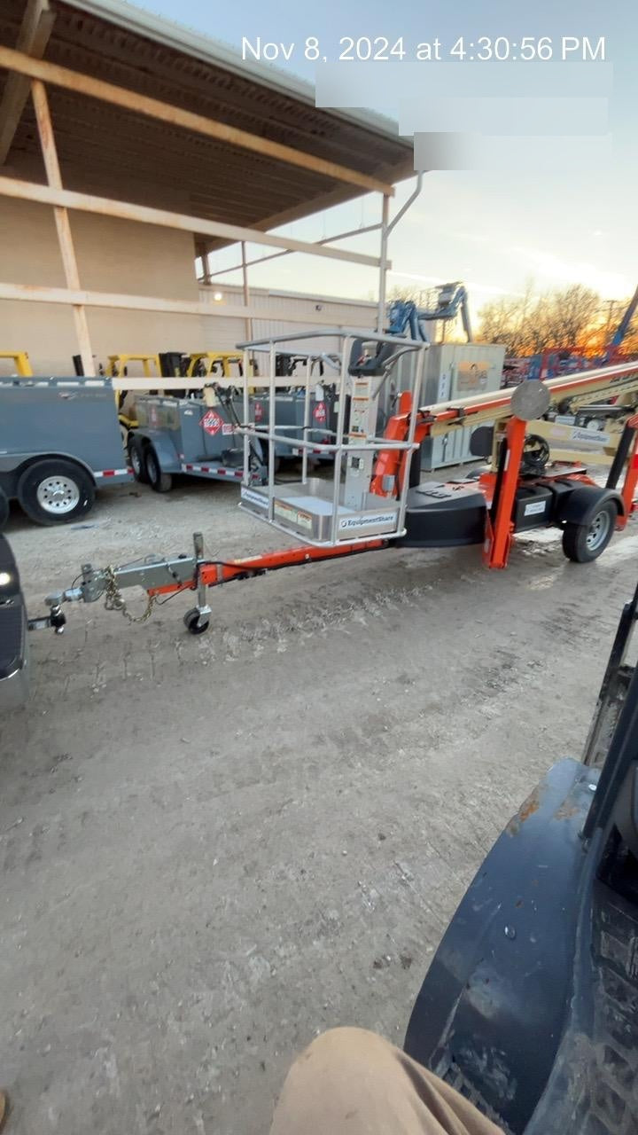 2022 JLG T350