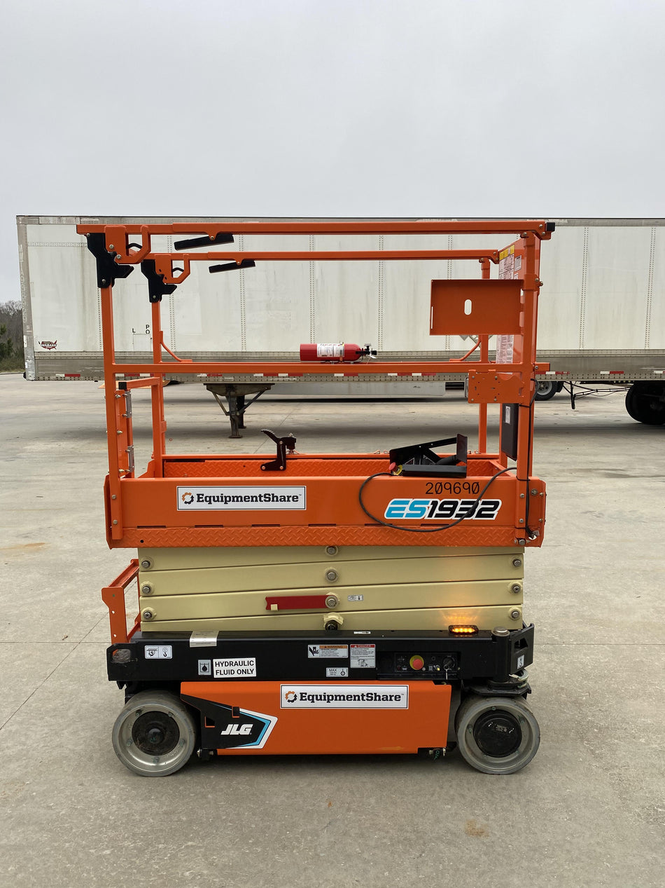 2022 JLG ES1932