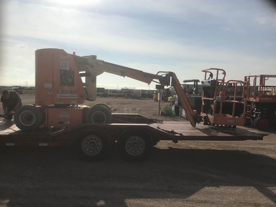 2019 JLG E300AJP