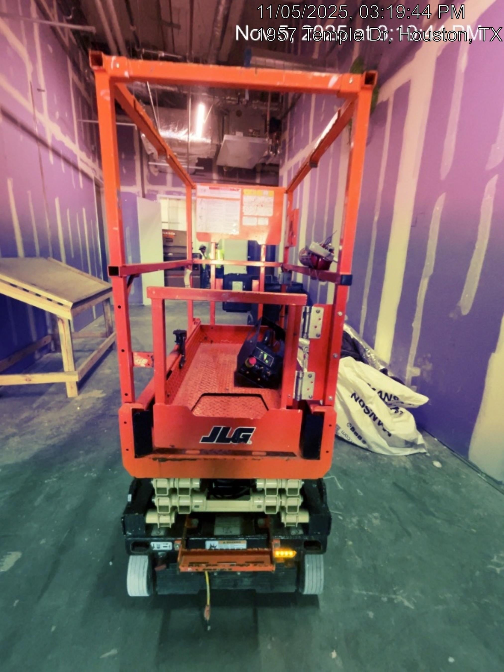 2021 JLG ES1330L