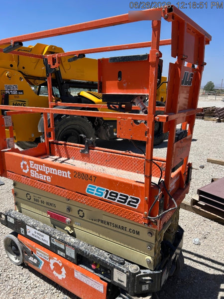 2022 JLG ES1932