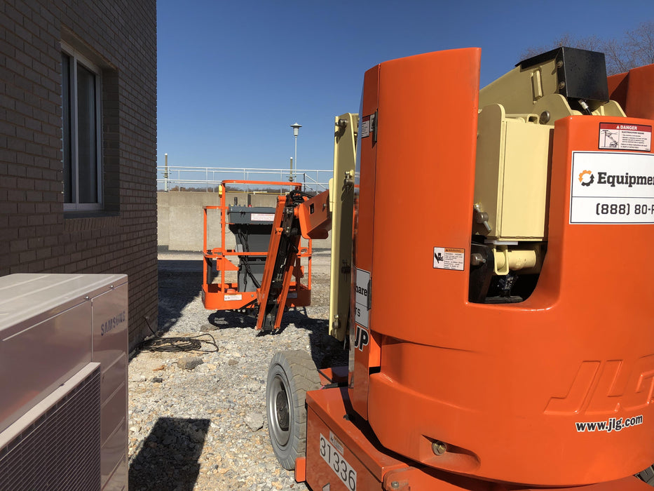 2019 JLG E300AJP