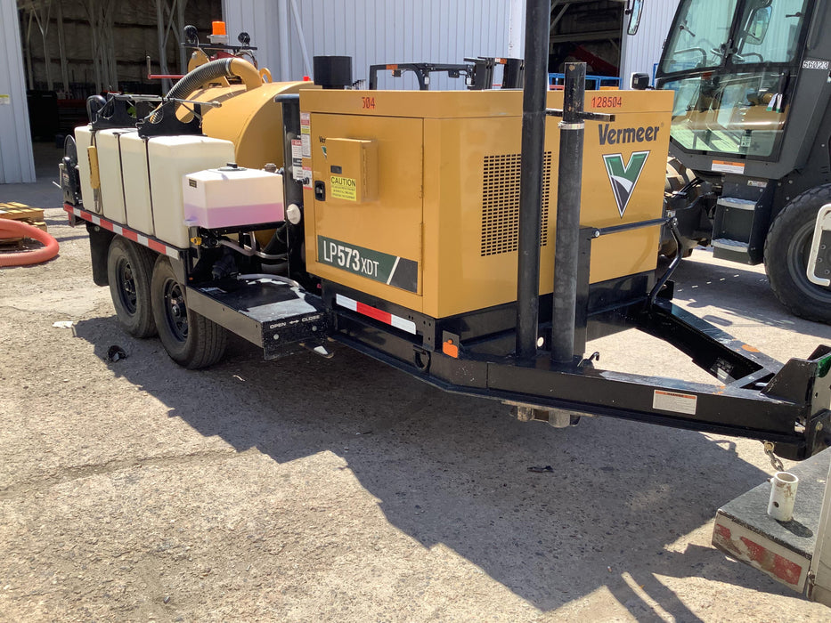 2020 Vac-Tron LP573XDT Tier 4 Kohler Diesel Engine, 500 Gallon Debris Tank w/ Hydraulic Tilt, two (2) 100 Gallon Water Tanks, Low Profile Torsion Axles (12,000 GVWR), Manual Jack Trailer