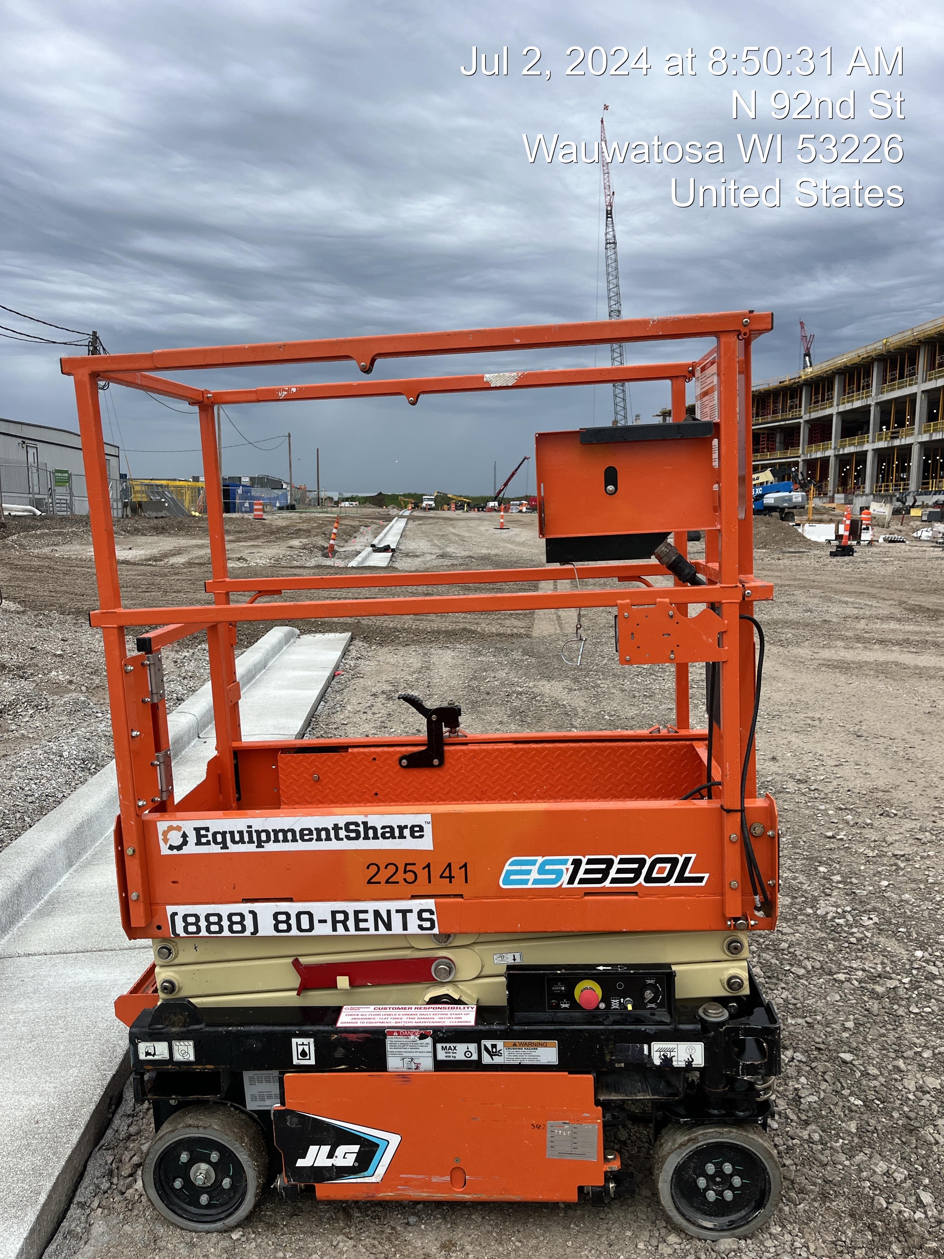 2022 JLG ES1330L