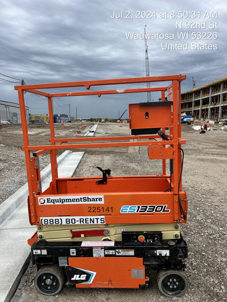 2022 JLG ES1330L