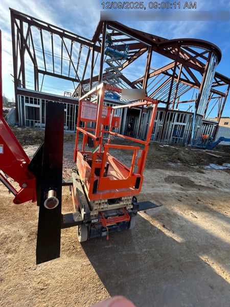 2022 JLG ES1330L
