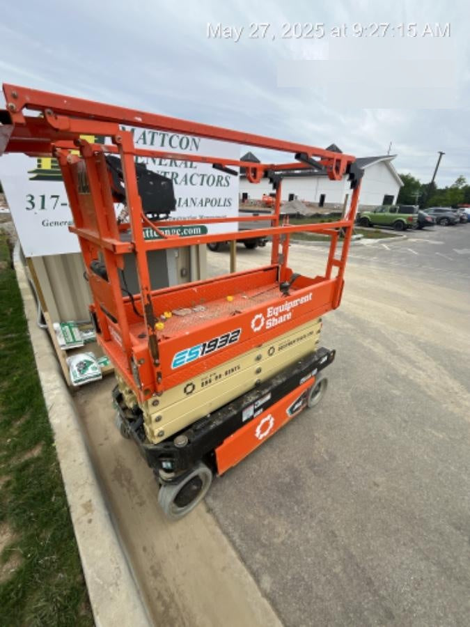 2022 JLG ES1932