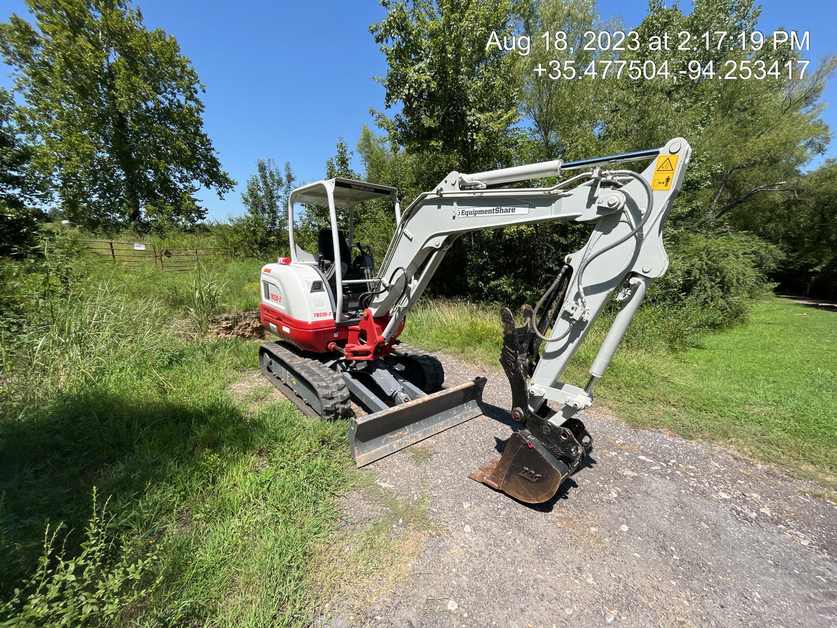2023 TAKEUCHI TB235-2R