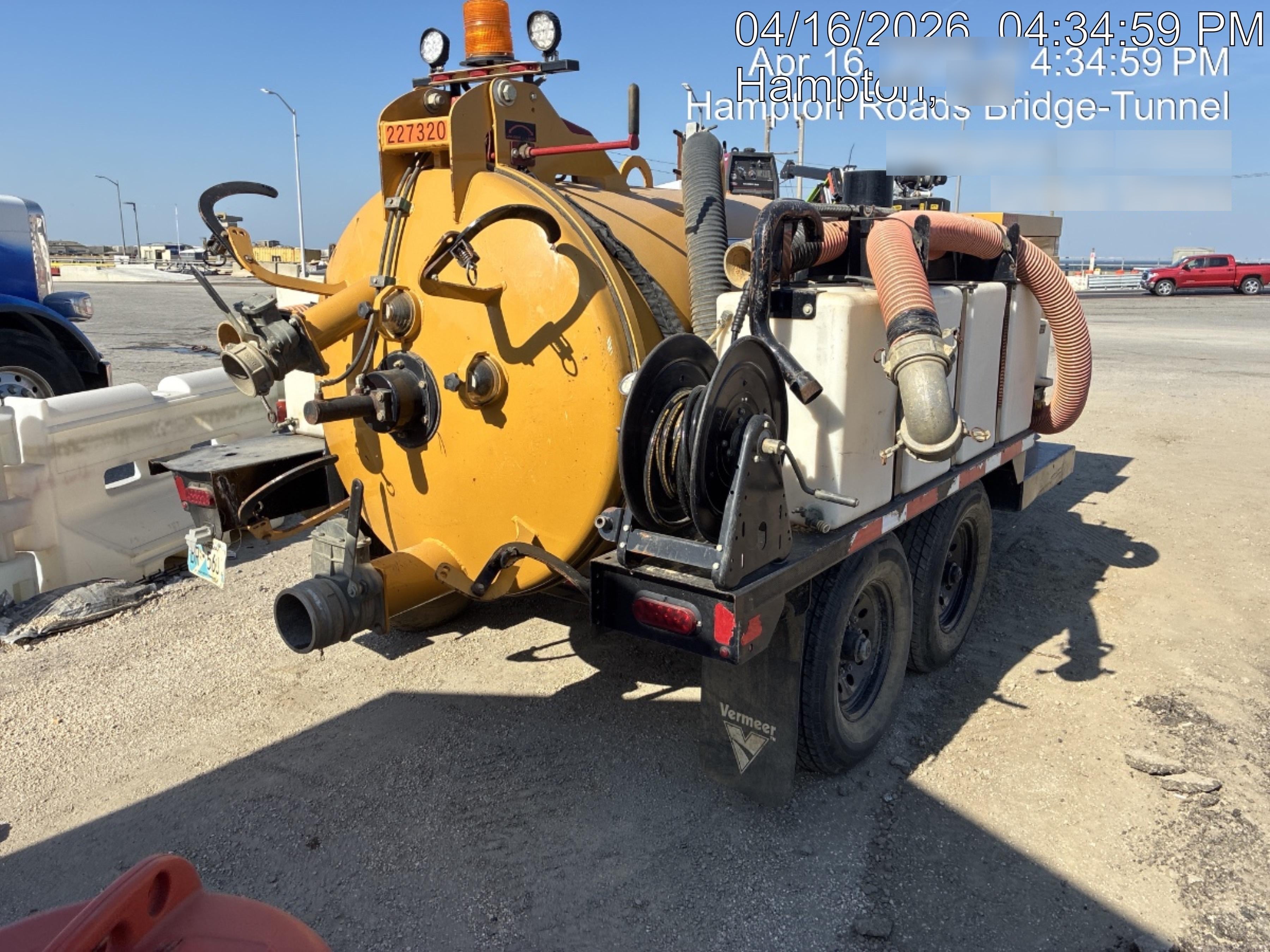 2022 Vac-Tron LP573XDT T4 Koehler Diesel Engine, 500 Gallon Debris Tank, x2 100 Gallon Water Tanks