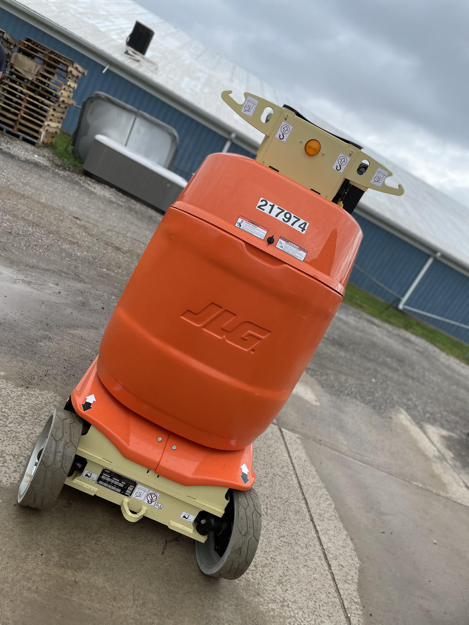 2022 JLG 26E