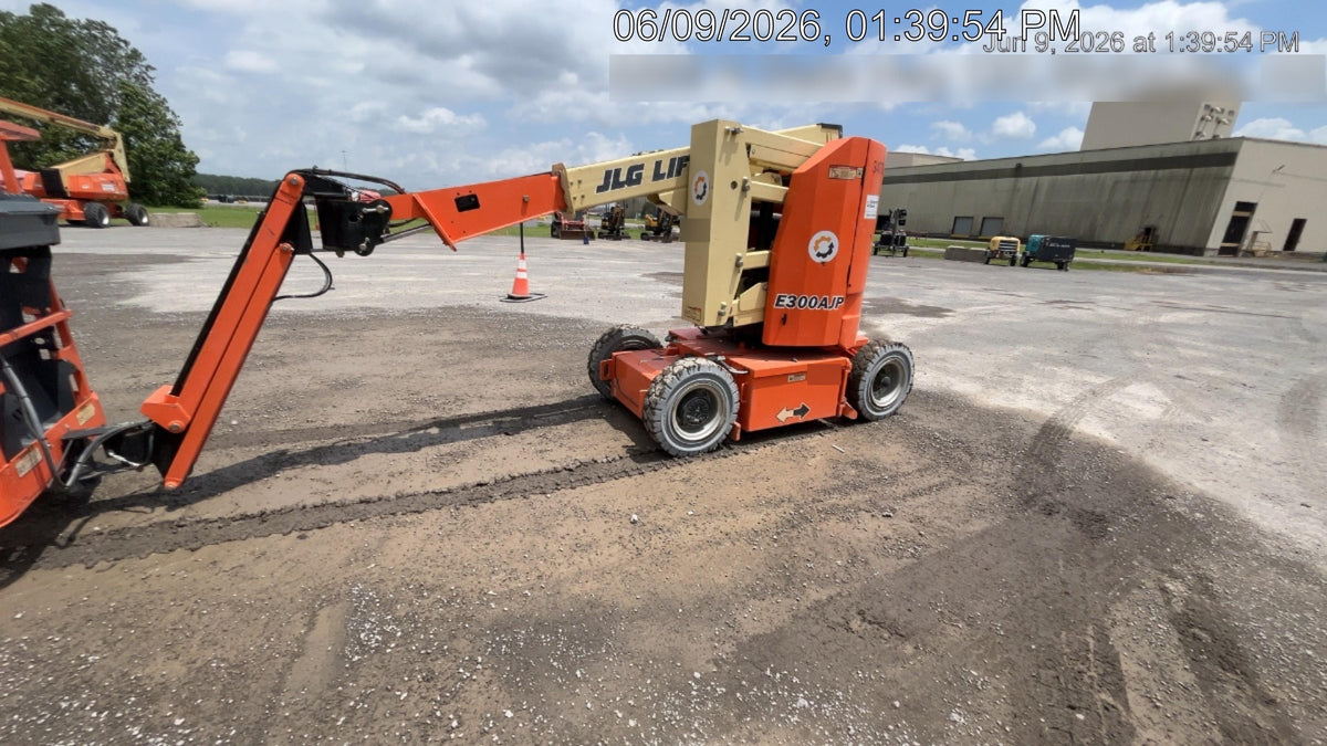 2019 JLG E300AJP