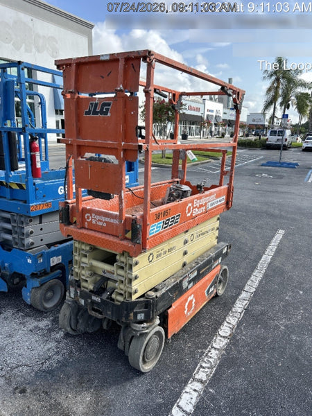 2023 JLG ES1932