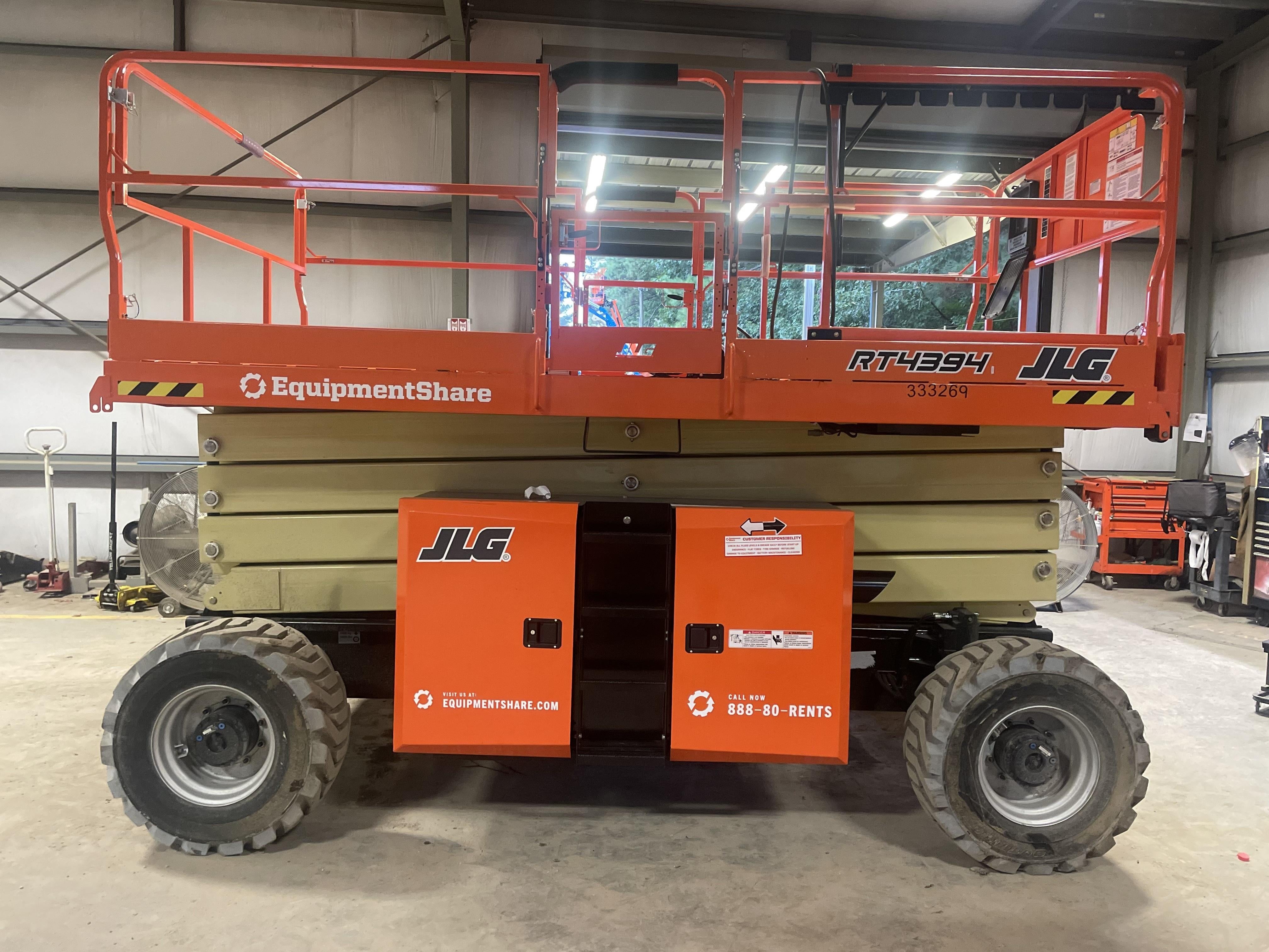 2023 JLG RT4394