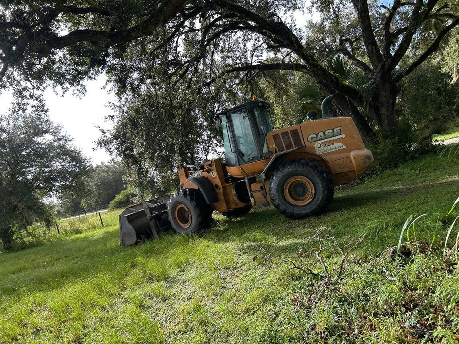2016 Case 821F CLOSED CAB, JRB 418 STYLE HYD COUPLER