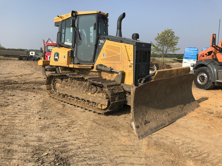 2020 JOHN DEERE 700L