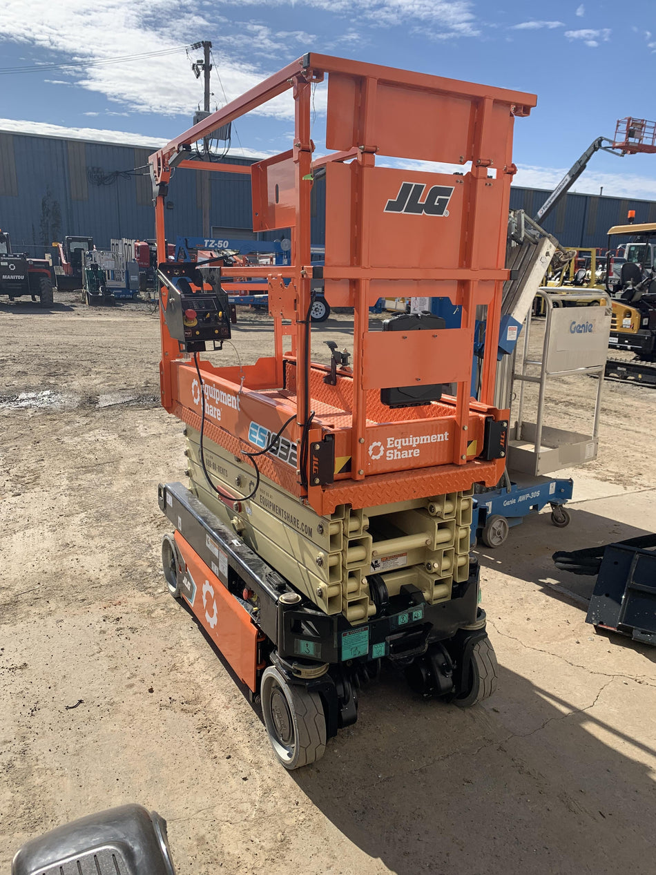 2022 JLG ES1932