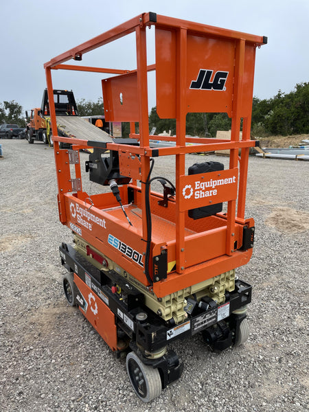 2022 JLG ES1330L