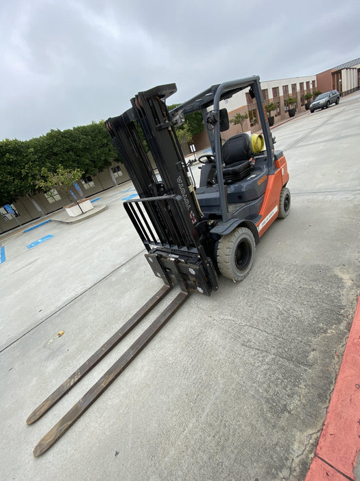 2022 TOYOTA 8FGU25 LP w/ Scale