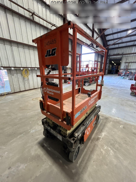 2022 JLG ES1330L