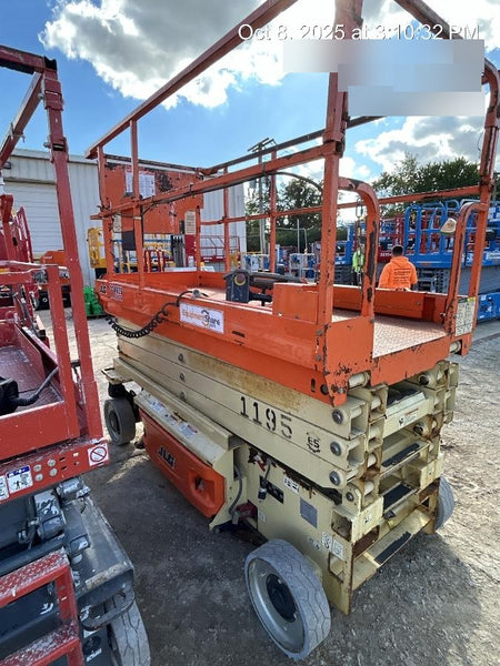 2016 JLG 3246ES