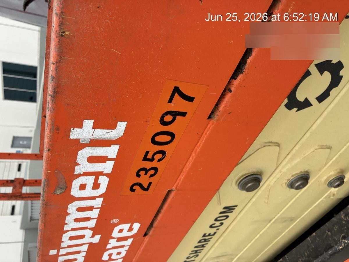 2022 JLG ES3246
